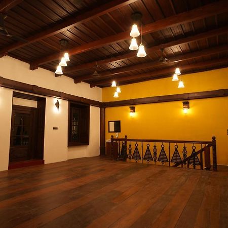 The Sunset Bay Hotel Fort Kochi Exterior photo