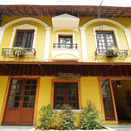 The Sunset Bay Hotel Fort Kochi Exterior photo