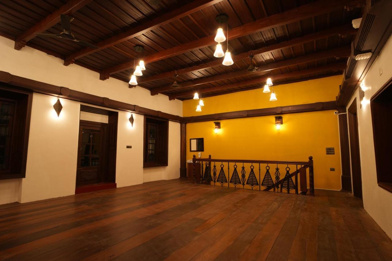 The Sunset Bay Hotel Fort Kochi Exterior photo