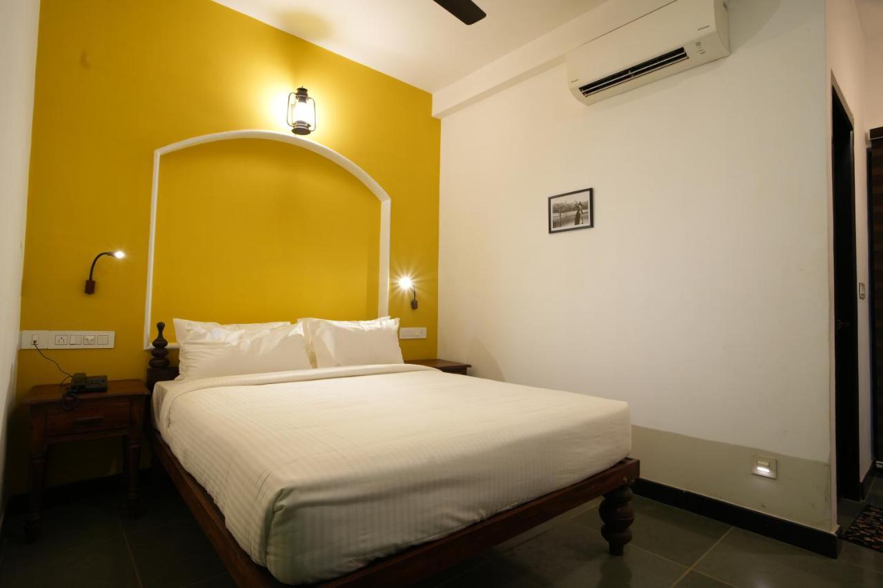 The Sunset Bay Hotel Fort Kochi Exterior photo