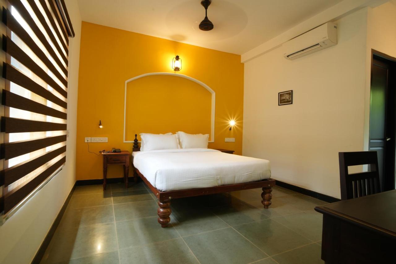 The Sunset Bay Hotel Fort Kochi Exterior photo