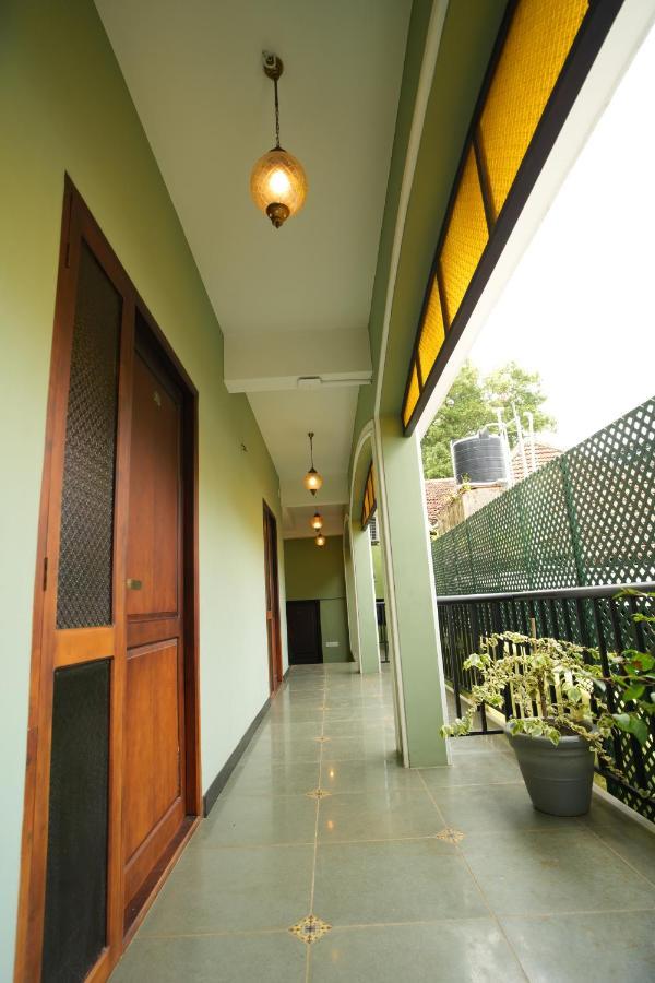 The Sunset Bay Hotel Fort Kochi Exterior photo